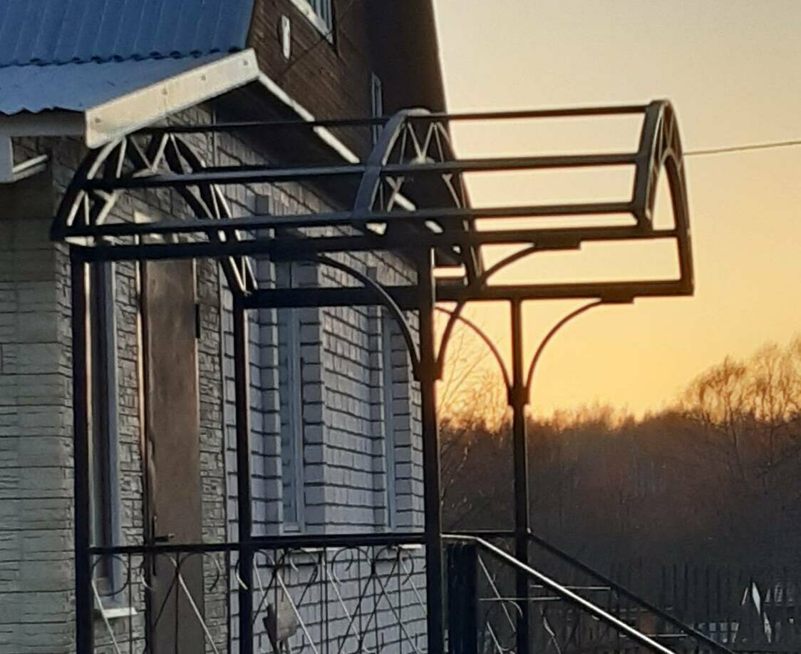 крыльцо из металла + навес металлический навес над дверью