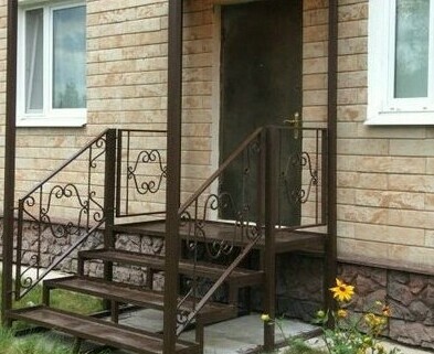 крыльцо из металла с навесом над дверью металлическое крыльцо с козырьком